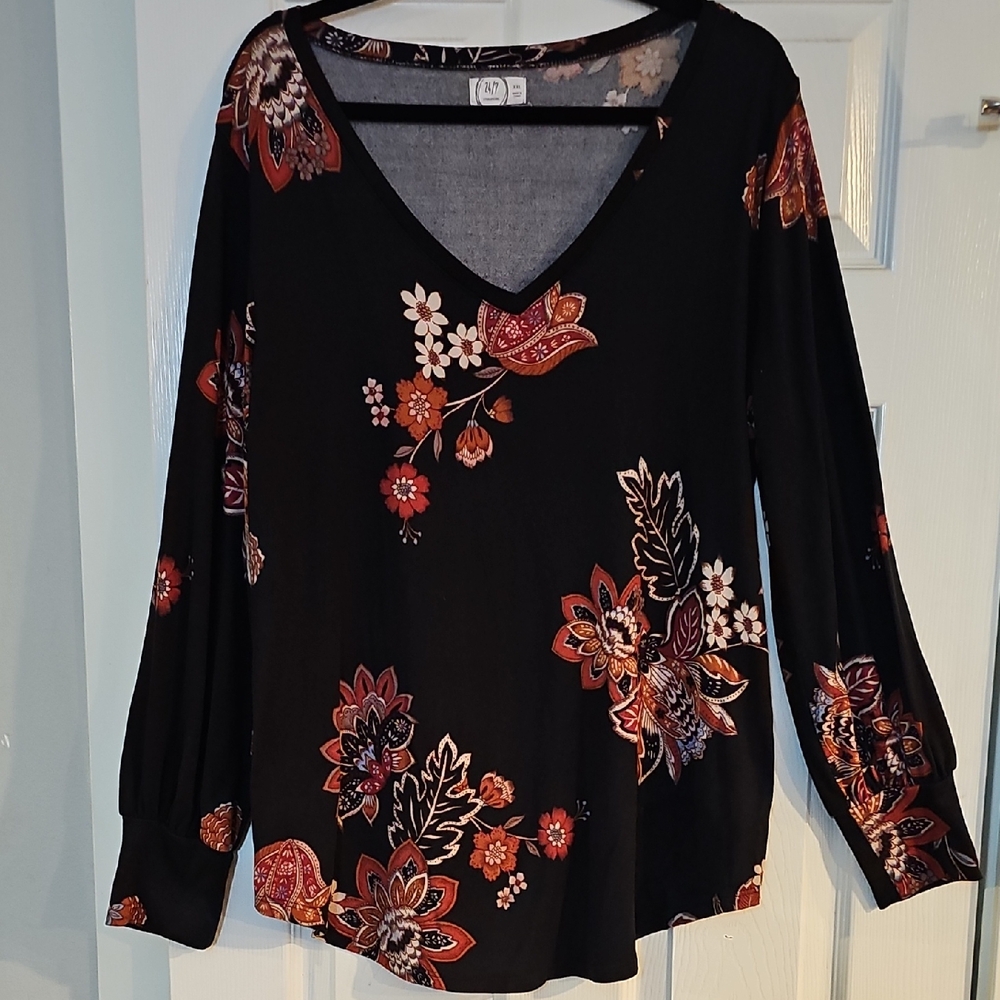 V-Neck Black Floral Long Sleeve Blouse